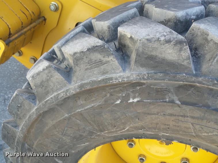 image for item DD9356 2007 John Deere 328 skid steer