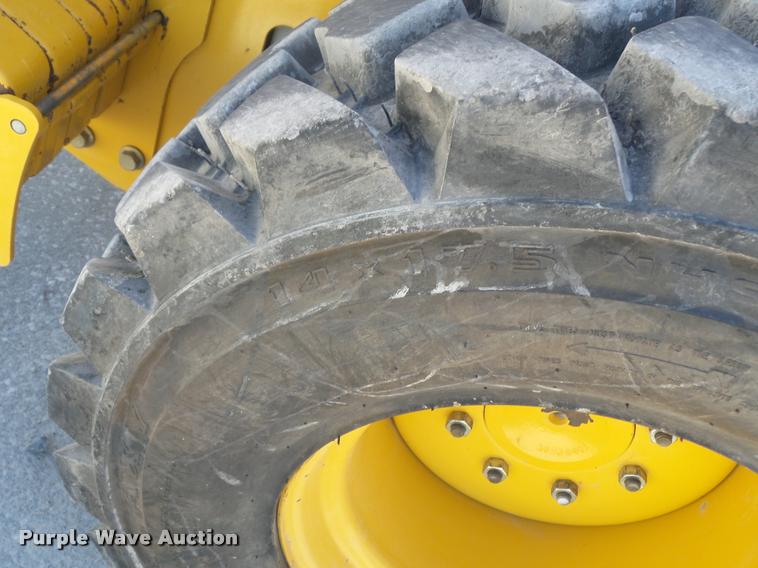 image for item DD9356 2007 John Deere 328 skid steer