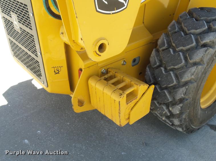 image for item DD9356 2007 John Deere 328 skid steer