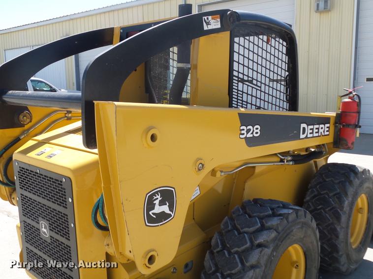image for item DD9356 2007 John Deere 328 skid steer