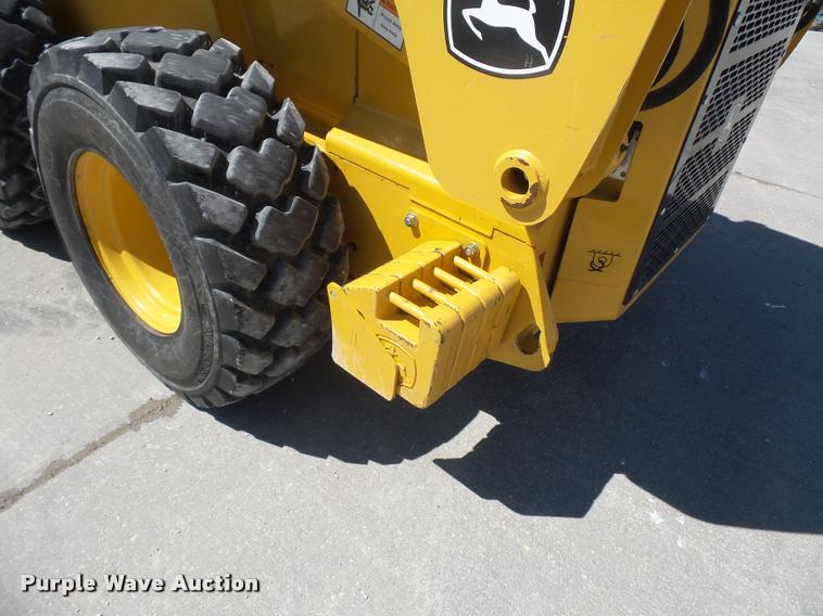 image for item DD9356 2007 John Deere 328 skid steer