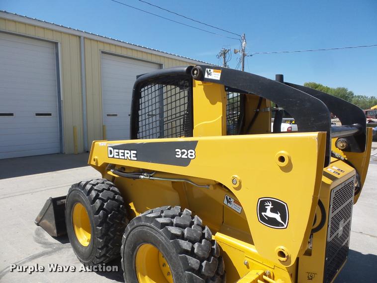 image for item DD9356 2007 John Deere 328 skid steer