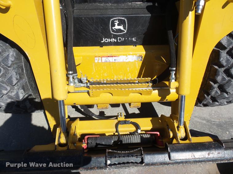 image for item DD9356 2007 John Deere 328 skid steer
