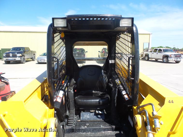 image for item DD9356 2007 John Deere 328 skid steer