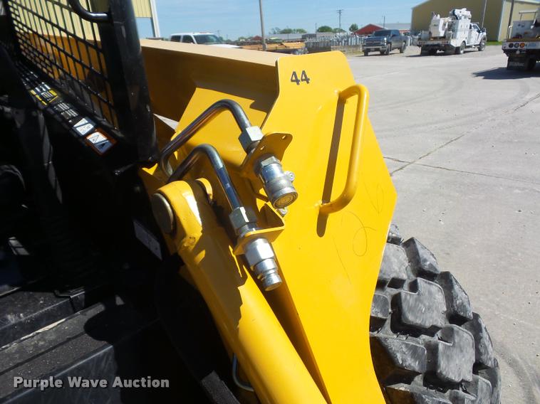 image for item DD9356 2007 John Deere 328 skid steer