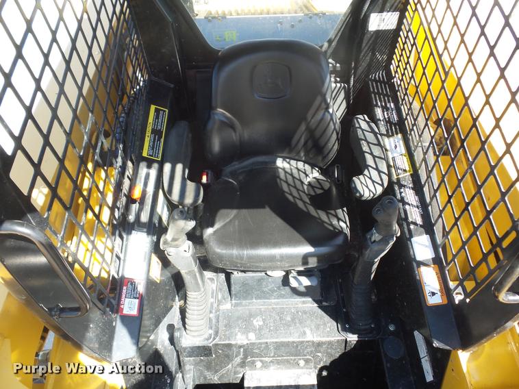 image for item DD9356 2007 John Deere 328 skid steer