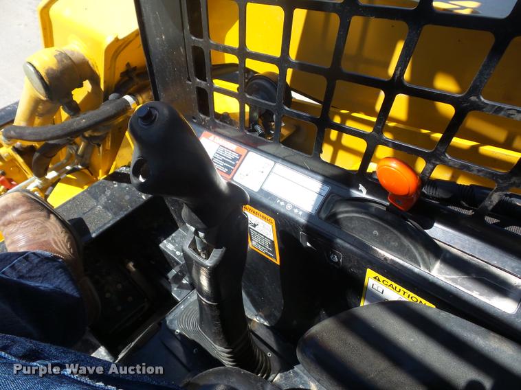 image for item DD9356 2007 John Deere 328 skid steer