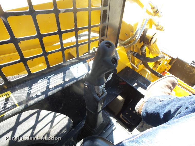 image for item DD9356 2007 John Deere 328 skid steer