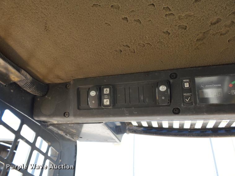 image for item DD9356 2007 John Deere 328 skid steer