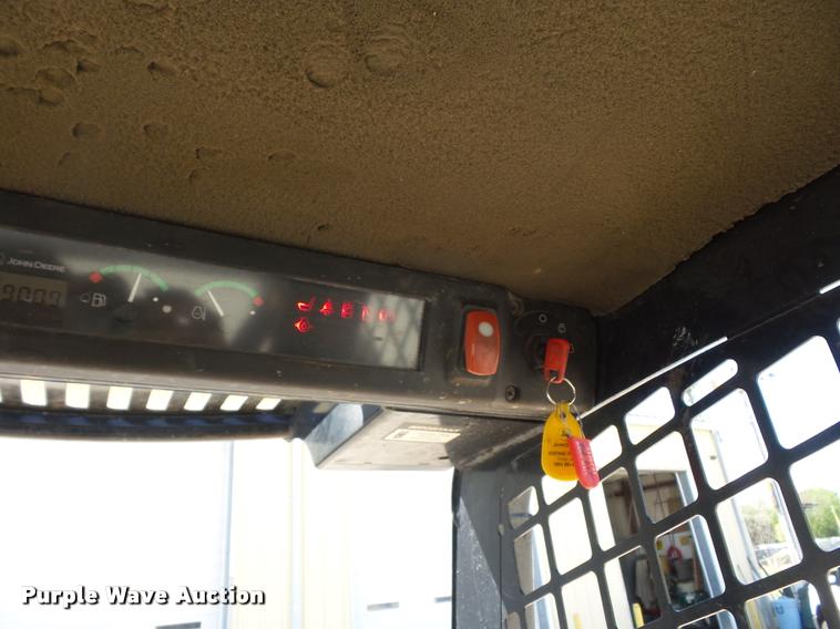image for item DD9356 2007 John Deere 328 skid steer