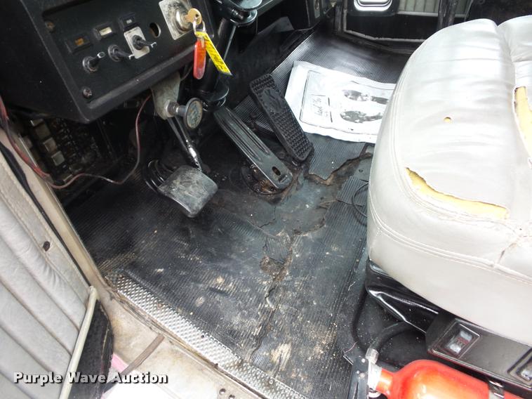 image for item DD9361 1984 Kenworth W900 dump truck