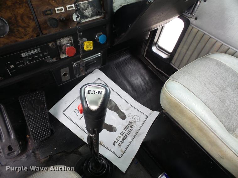 image for item DD9361 1984 Kenworth W900 dump truck