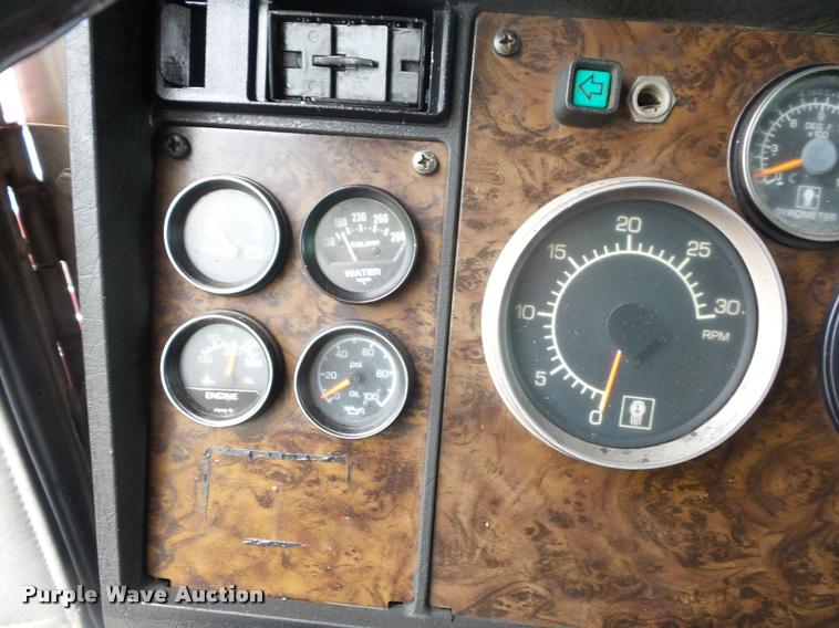 image for item DD9361 1984 Kenworth W900 dump truck