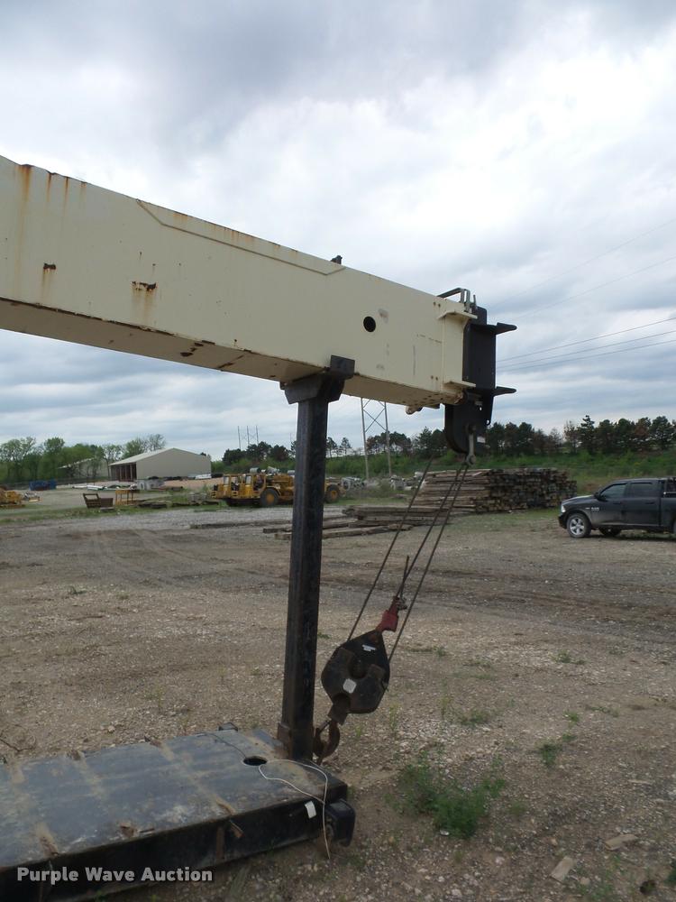 image for item DD9376 National Crane 900A truck mounted crane
