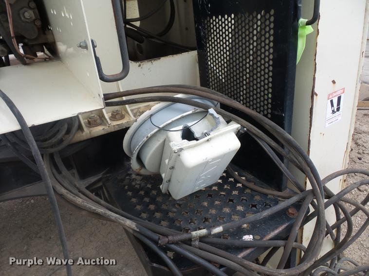 image for item DD9376 National Crane 900A truck mounted crane