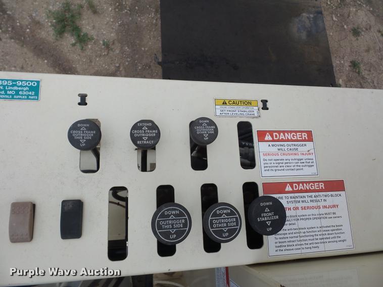 image for item DD9376 National Crane 900A truck mounted crane