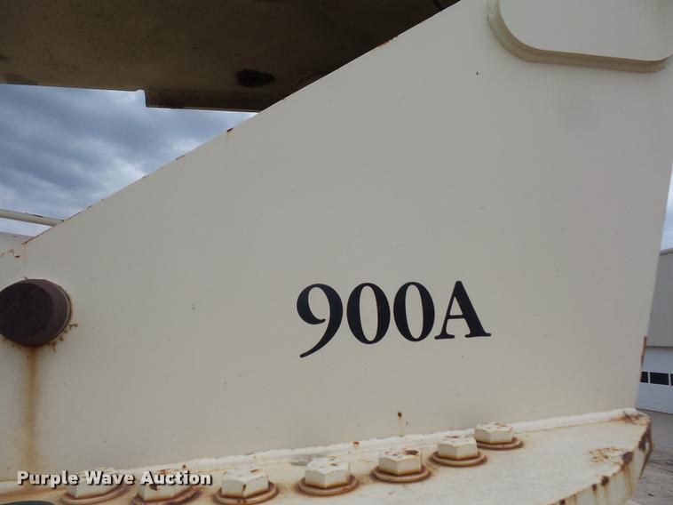 image for item DD9376 National Crane 900A truck mounted crane