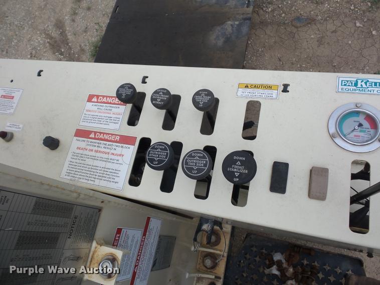 image for item DD9376 National Crane 900A truck mounted crane