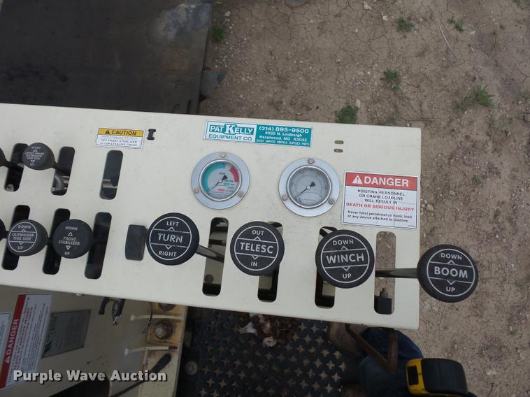 image for item DD9376 National Crane 900A truck mounted crane