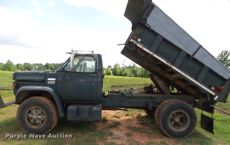 image for item DE9597 1977 GMC 6500 dump truck