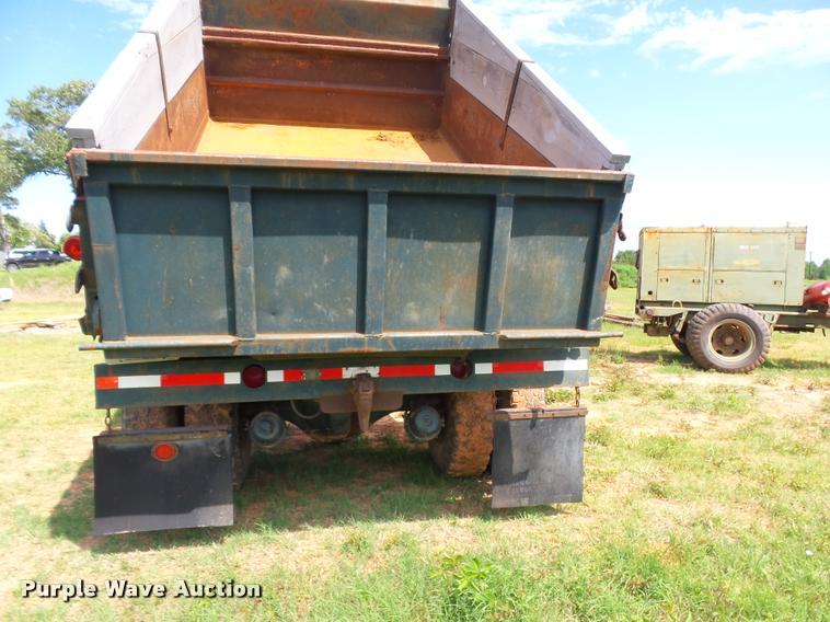 image for item DE9597 1977 GMC 6500 dump truck