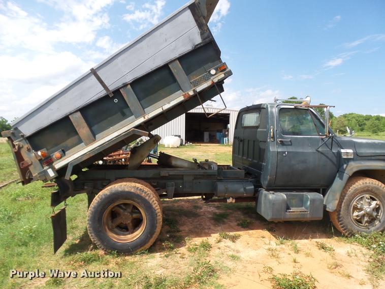 image for item DE9597 1977 GMC 6500 dump truck