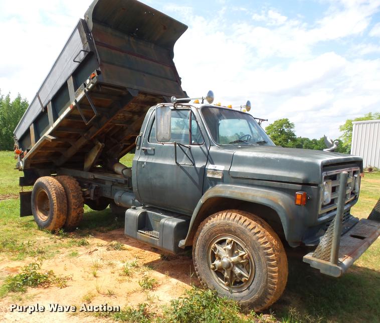 image for item DE9597 1977 GMC 6500 dump truck