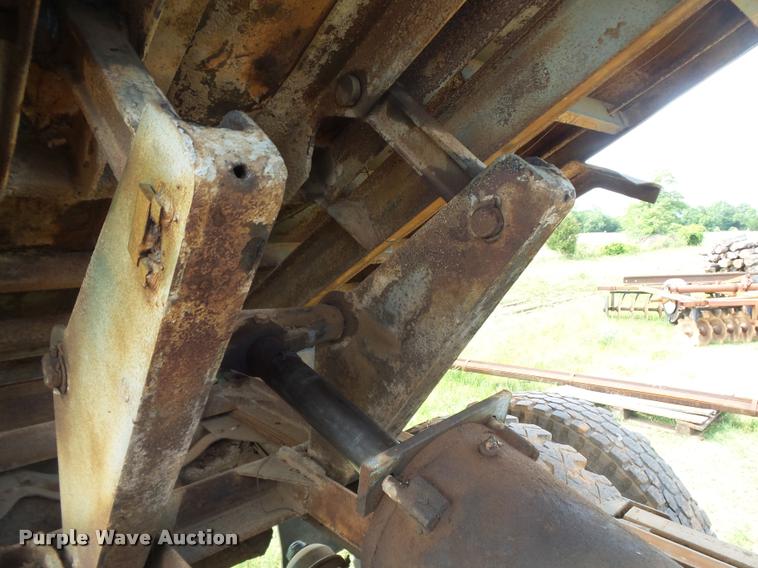 image for item DE9597 1977 GMC 6500 dump truck