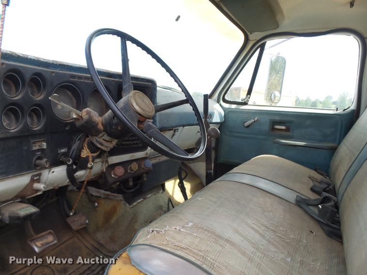 image for item DE9597 1977 GMC 6500 dump truck