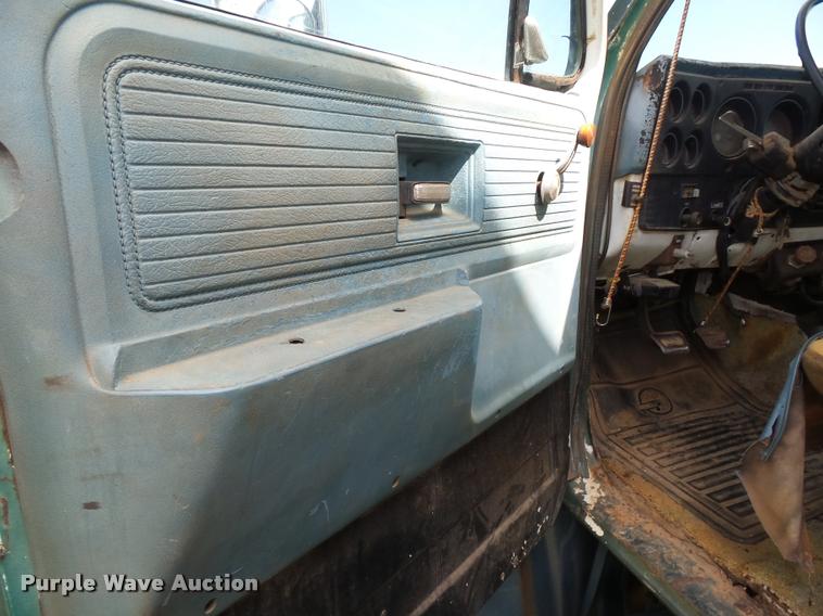 image for item DE9597 1977 GMC 6500 dump truck