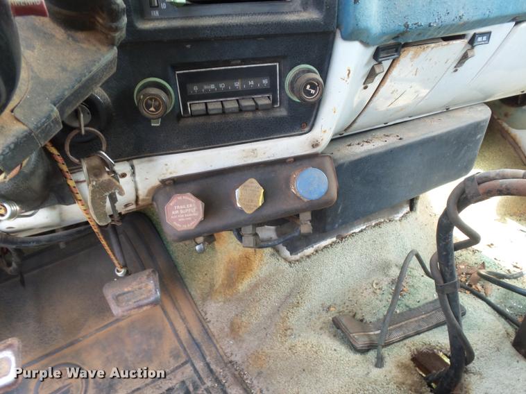 image for item DE9597 1977 GMC 6500 dump truck