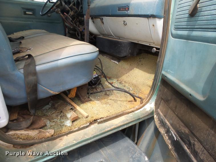 image for item DE9597 1977 GMC 6500 dump truck