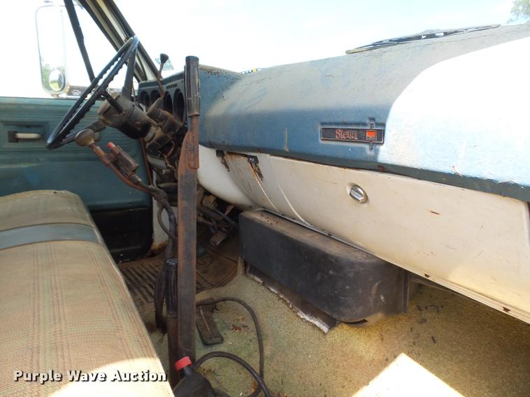 image for item DE9597 1977 GMC 6500 dump truck