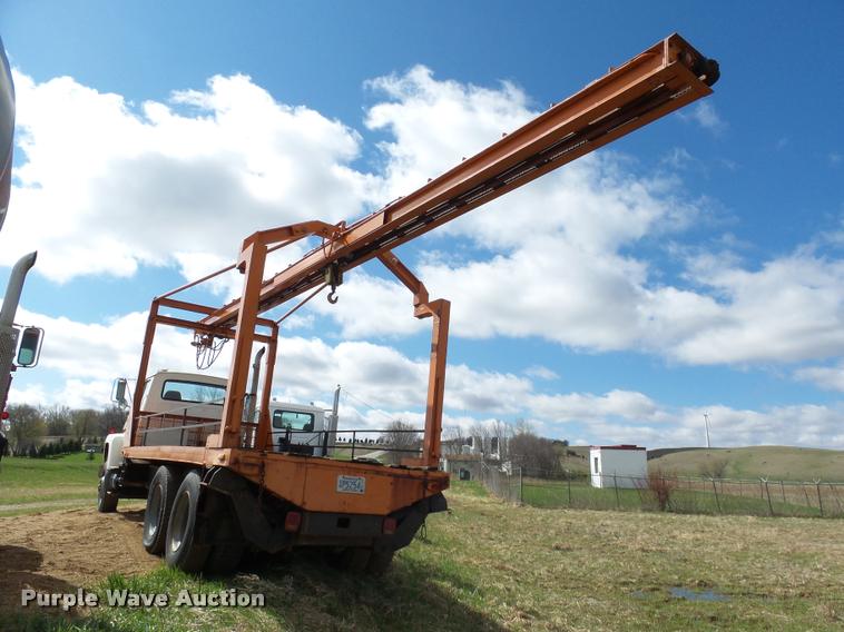 image for item DH9590 1984 Ford LT9000 flatbed truck with crane