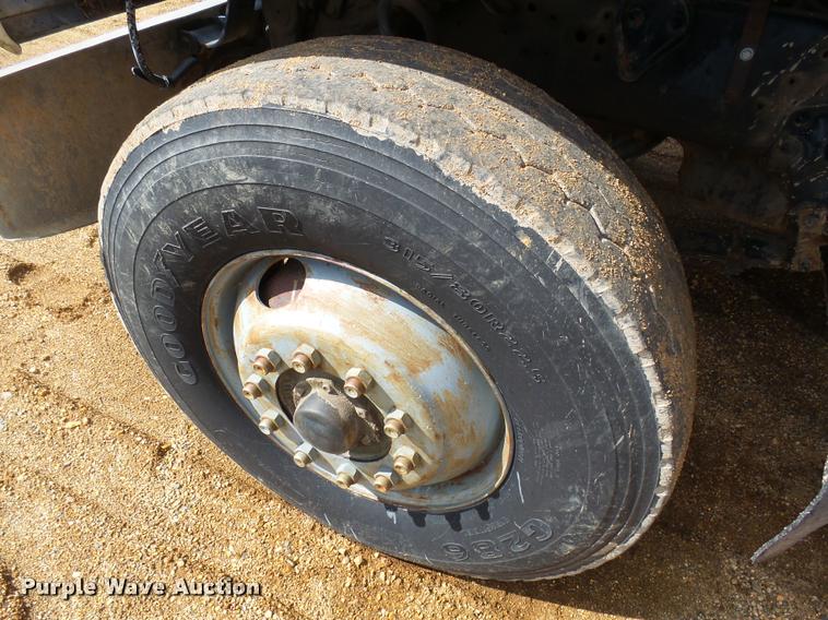 image for item DH9590 1984 Ford LT9000 flatbed truck with crane