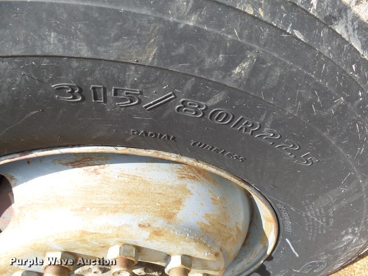 image for item DH9590 1984 Ford LT9000 flatbed truck with crane