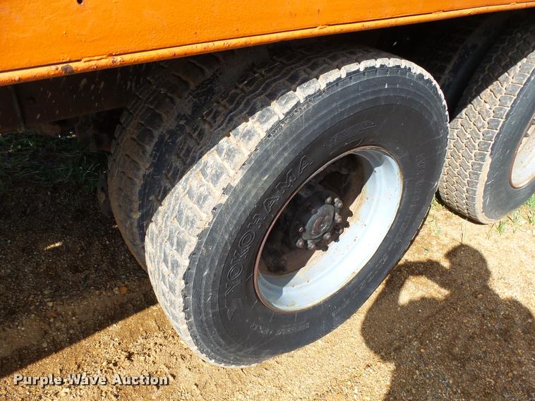 image for item DH9590 1984 Ford LT9000 flatbed truck with crane