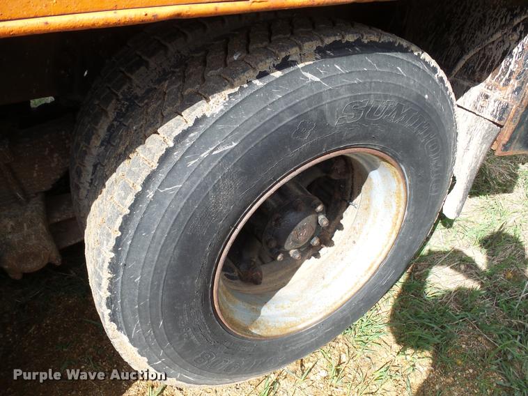 image for item DH9590 1984 Ford LT9000 flatbed truck with crane