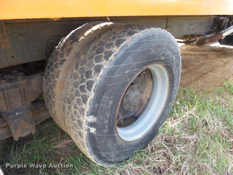 image for item DH9590 1984 Ford LT9000 flatbed truck with crane