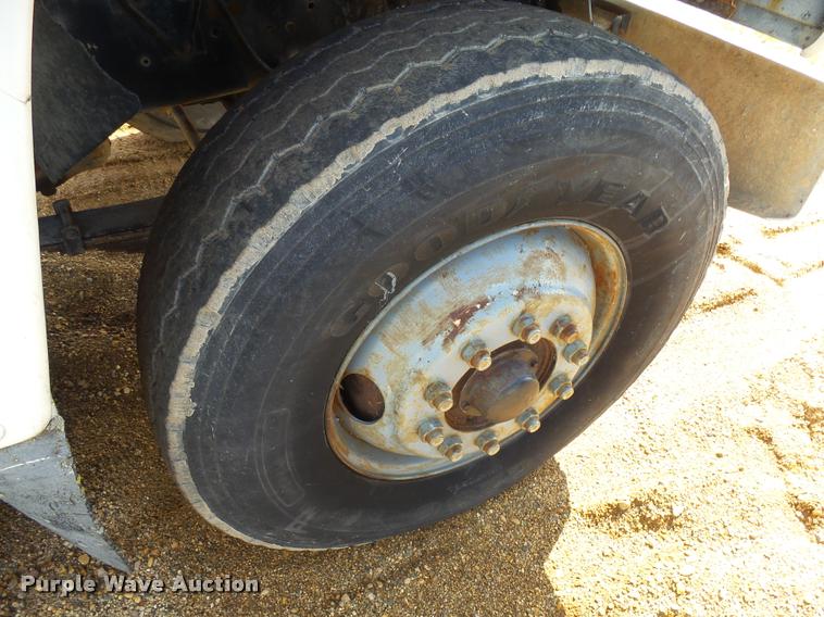 image for item DH9590 1984 Ford LT9000 flatbed truck with crane