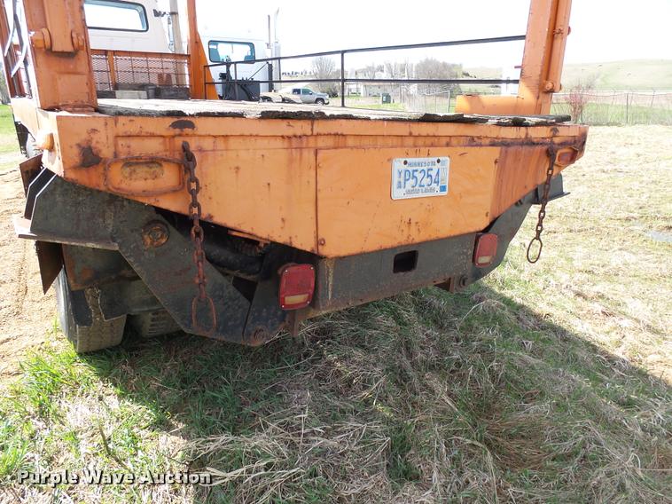 image for item DH9590 1984 Ford LT9000 flatbed truck with crane