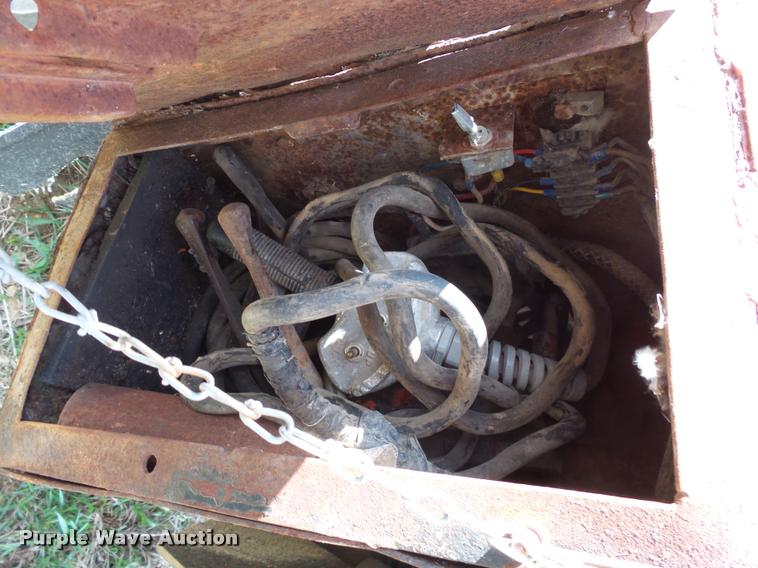 image for item DH9590 1984 Ford LT9000 flatbed truck with crane