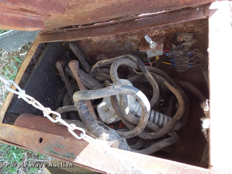 image for item DH9590 1984 Ford LT9000 flatbed truck with crane