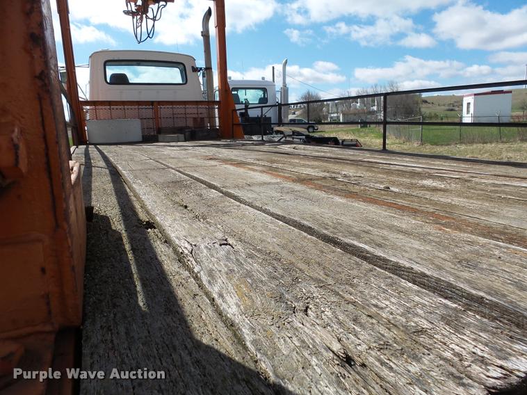 image for item DH9590 1984 Ford LT9000 flatbed truck with crane