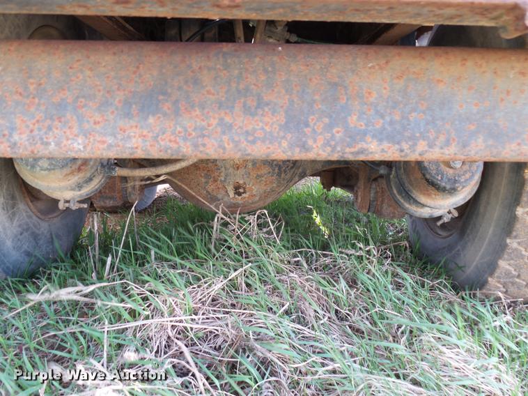 image for item DH9590 1984 Ford LT9000 flatbed truck with crane