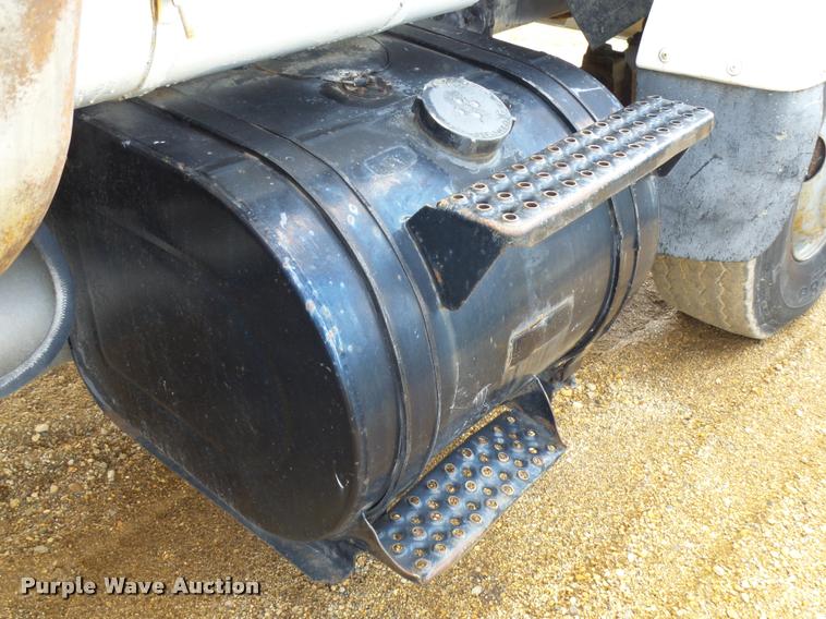 image for item DH9590 1984 Ford LT9000 flatbed truck with crane