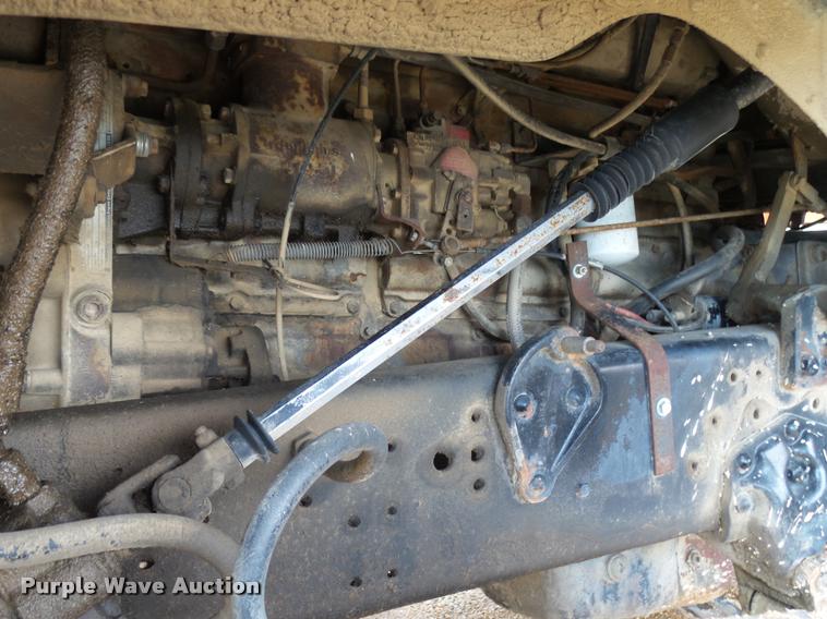 image for item DH9590 1984 Ford LT9000 flatbed truck with crane