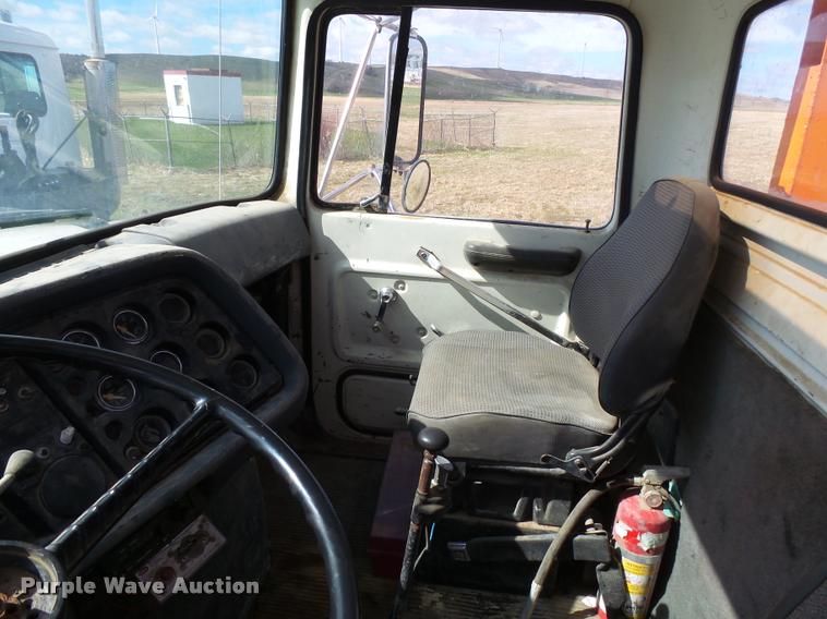 image for item DH9590 1984 Ford LT9000 flatbed truck with crane