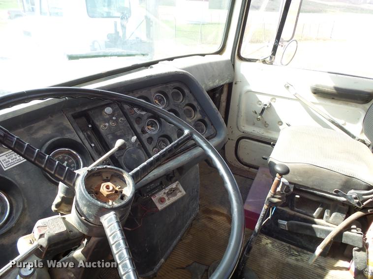 image for item DH9590 1984 Ford LT9000 flatbed truck with crane