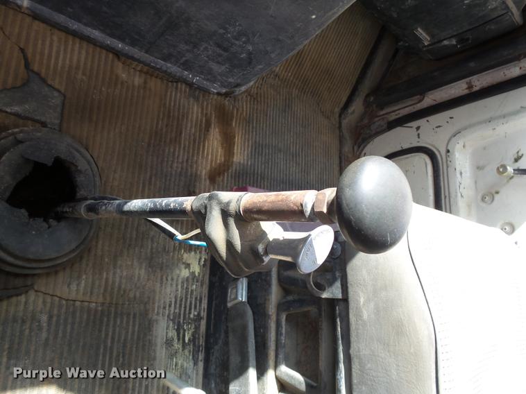 image for item DH9590 1984 Ford LT9000 flatbed truck with crane